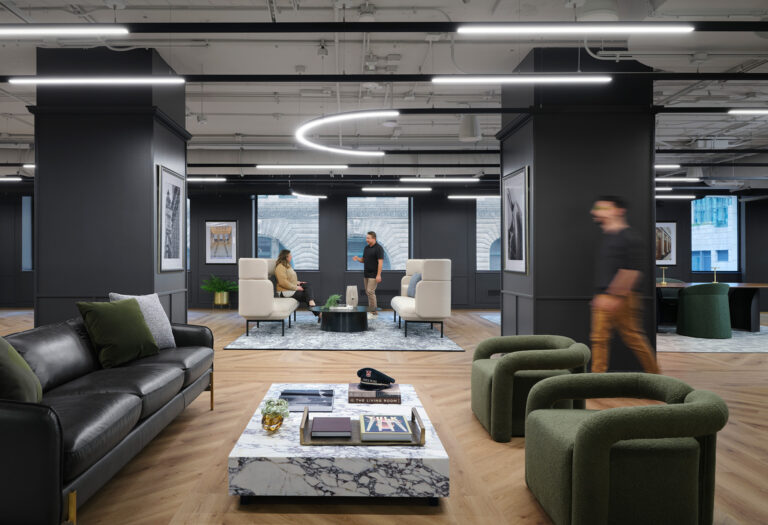 25ew-multiple-lounges